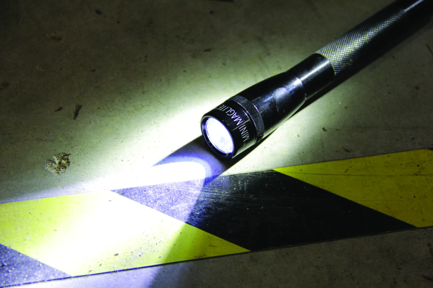 MagLite Mini 2AA LED Flashlight - Black 8 MagLite Mini 2AA LED Flashlight - Black - Image 6